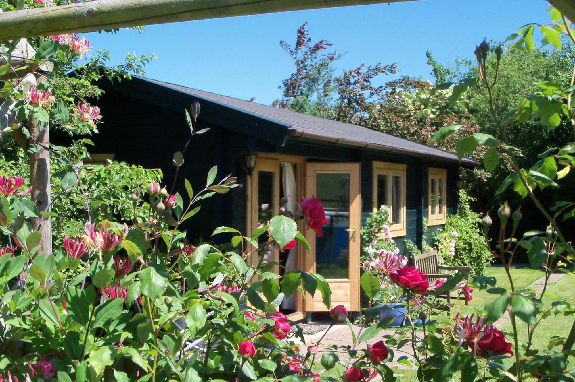 Pet Friendly - Hikers Paradise - South Facing Holiday home